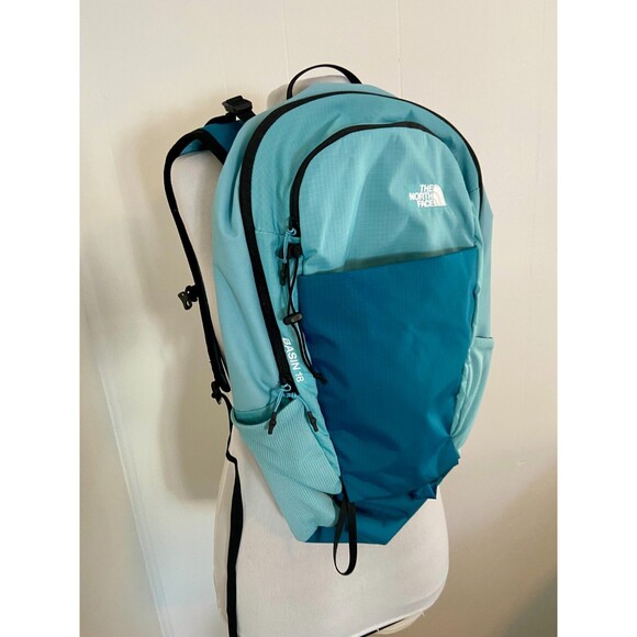 The North Face Basin 18 Backpack Blue Rain Cover Daypack Bag Canvas Hiking Camp - Picture 11 of 16
